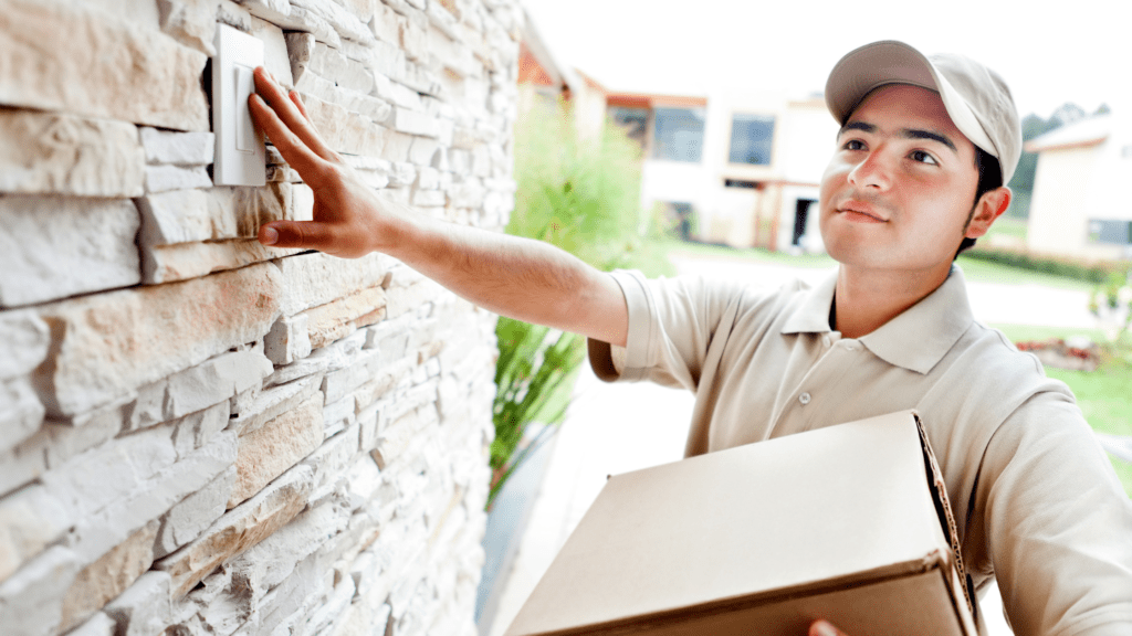 how much does a mail carrier make