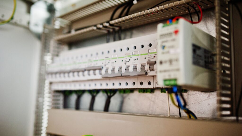 Scanning an electrical panel using the best circuit breaker finders for accurate circuit detection